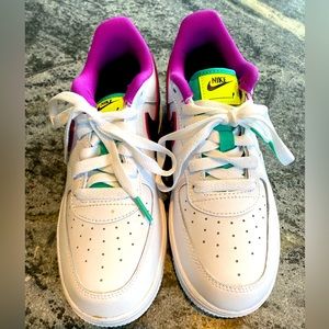 NWOT Girls size 3 Nike’s